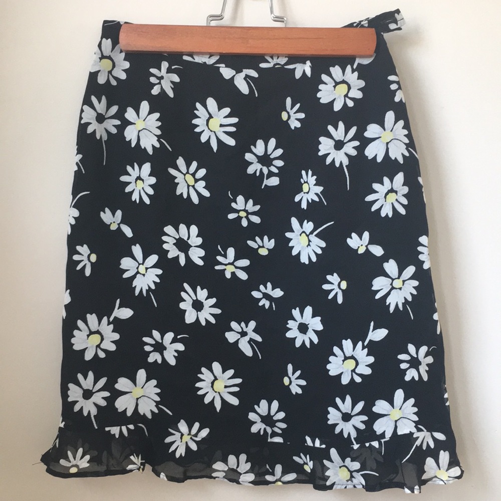 Flower print ruffled skirt